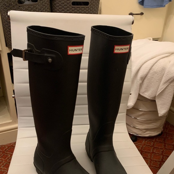 Womens Size 9 Like New Hunter Boots - Picture 2 of 3